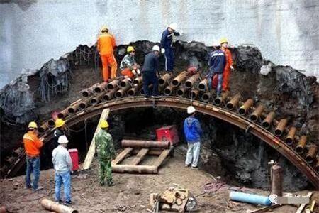 西峡隧道钢花管支护案例
